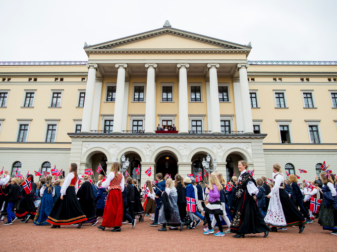 Det er barn og ungdommar frå 121 skular i barnetoget i Oslo i år. Foto: Vegard Wivestad Grøtt / NTB scanpix